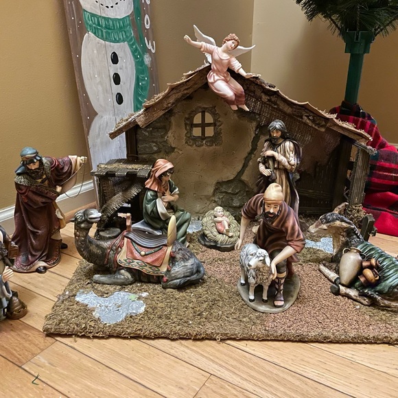 Sams Club Brand Lg. Christmas Porcelain Manger Scene w/instructions 11 piece set - Picture 5 of 16